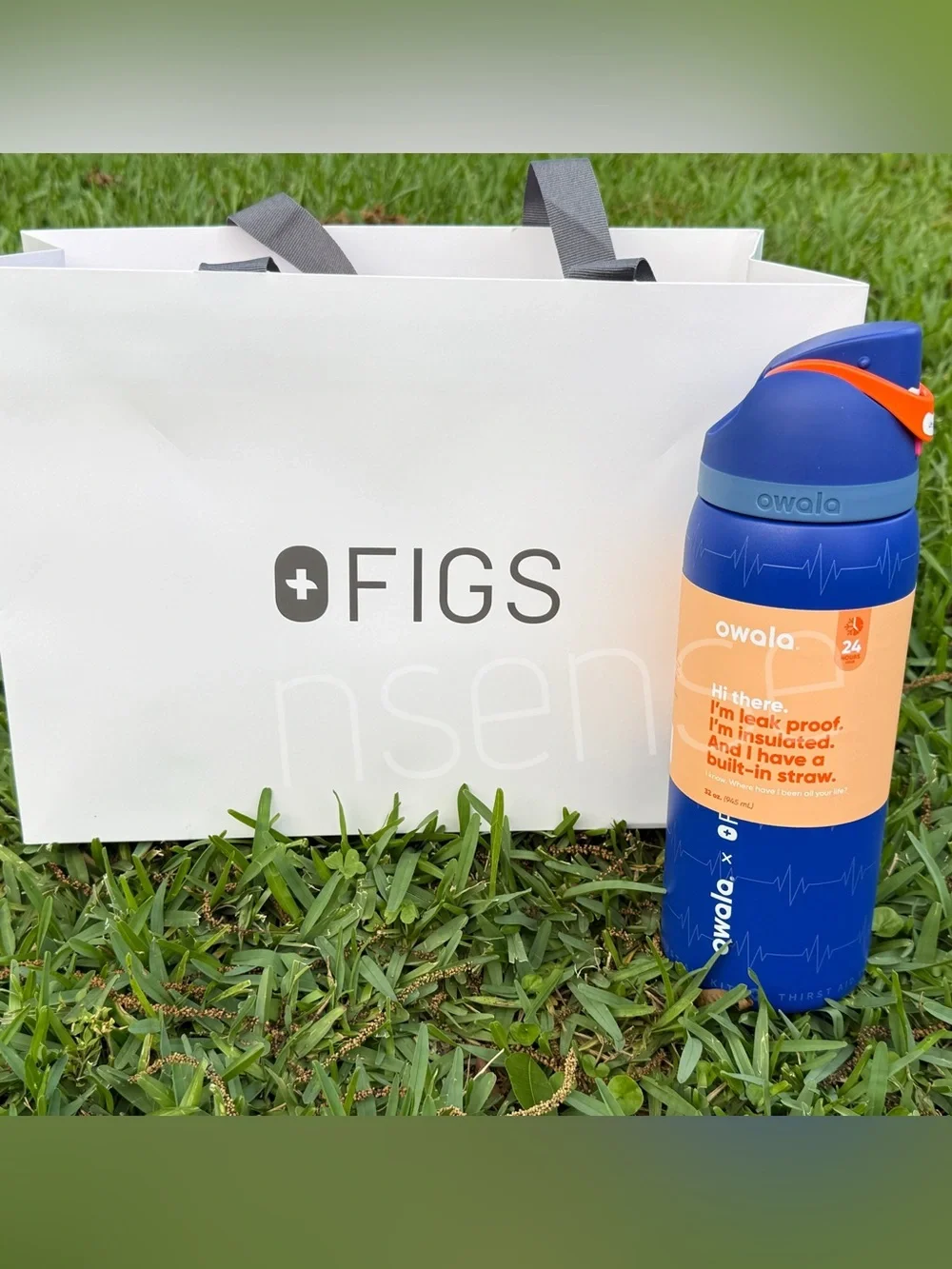 Figs I Owala FreeSip Deep Royal Blue Waterbottle - Picture 5 of 14